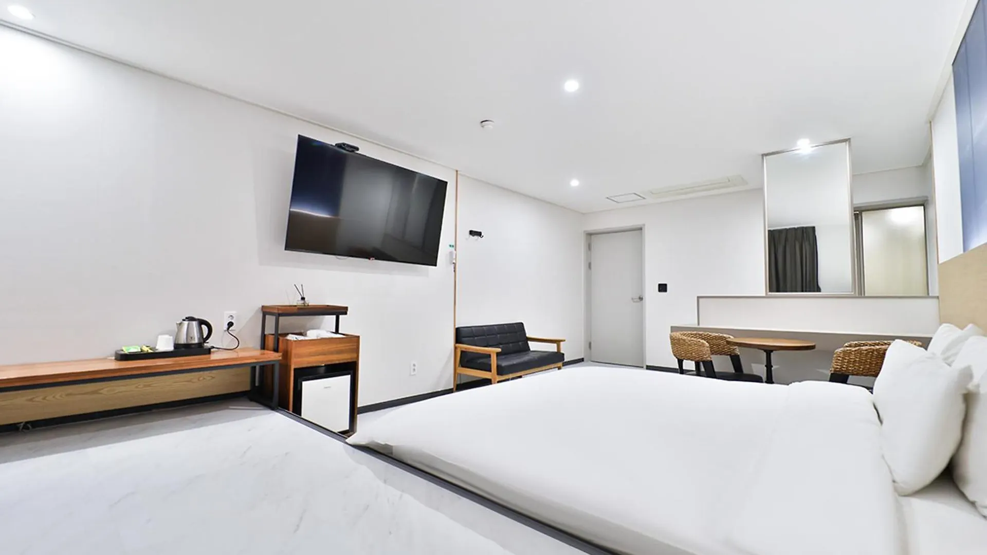 Calm Rest Hotel Busan Sasang Motell